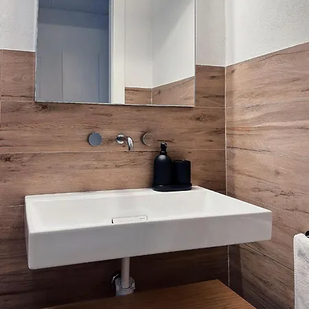 Sotto La Torre A Due Passi Dal Mare