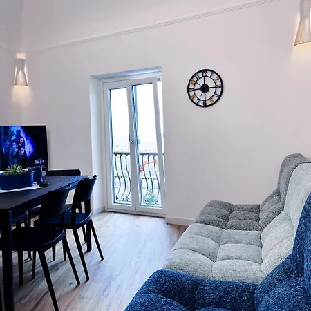 Sotto La Torre A Due Passi Dal Mare *