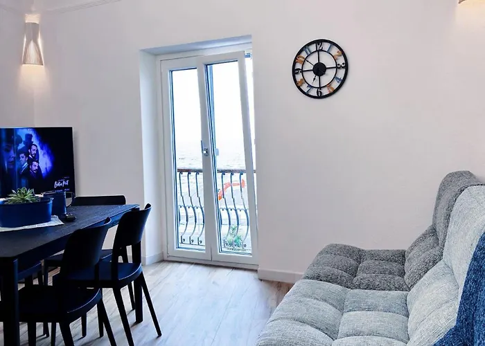 Sotto La Torre A Due Passi Dal Mare *