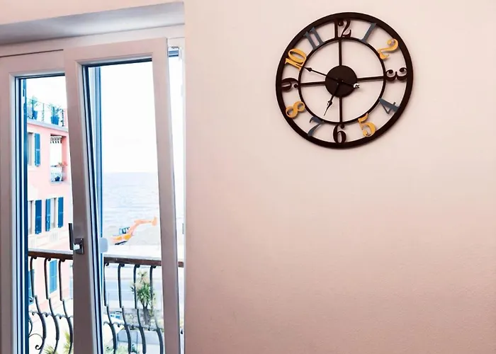 Sotto La Torre A Due Passi Dal Mare